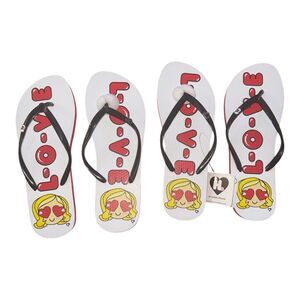 Women’s Flip Flops Size 9/10 Lot of 2 Love Graphic Heart Eyes Sandals  New